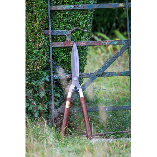 National Trust Traditional Hedge Shear Hedge Shears | Snape & Sons